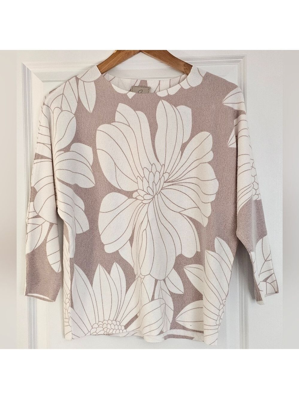 SIONI Nuetral Floral Print Size Medium Sweater